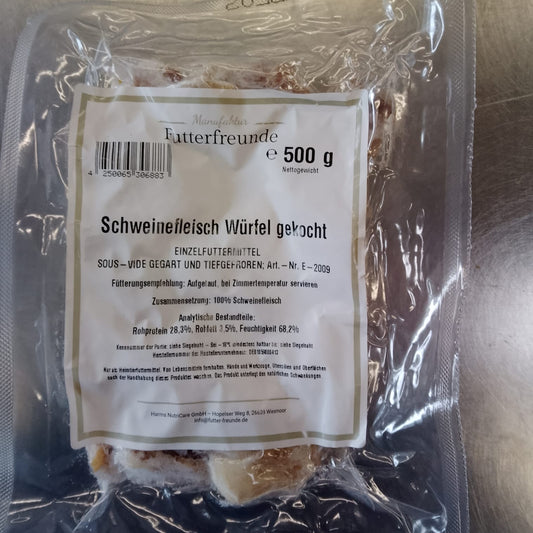 Schweinefleisch gekocht und gewürfelt